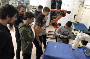 Incorporación del robot KR3 AGUILUS a los talleres de Mantenimiento