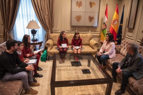 El equipo de Reporteros de la ESO entrevista a Concha Andreu, presidenta del Gobierno de La Rioja.